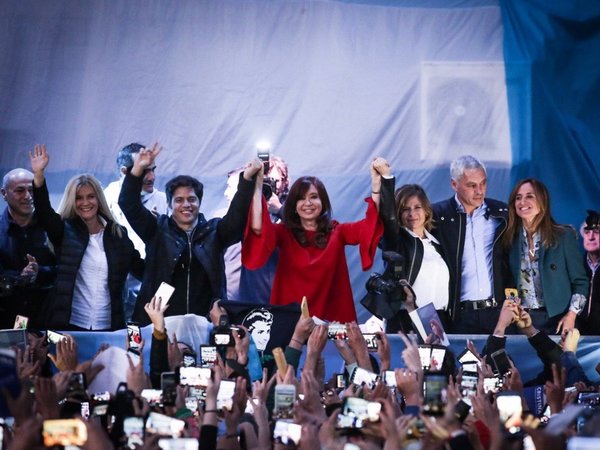 Cristina Fernández reaparece y responsabiliza a Macri por la crisis