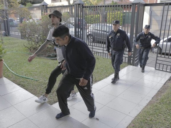 Fiscalía imputa a dos hinchas que fueron detenidos por muerte de joven