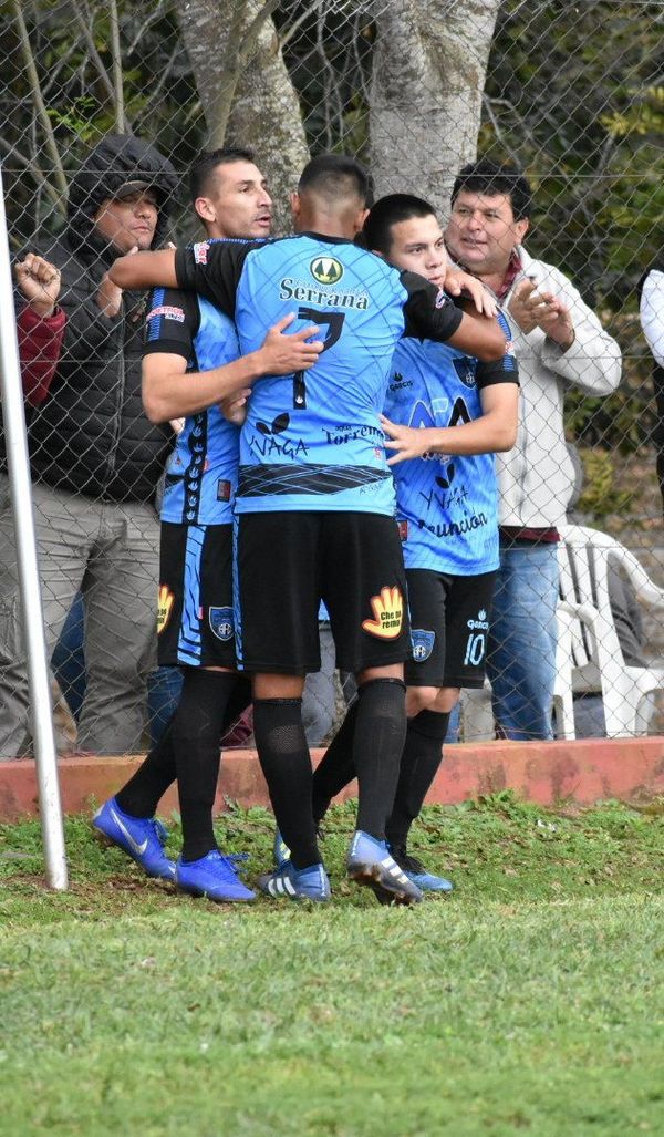 Guaireña alcanza la cima - Fútbol - ABC Color