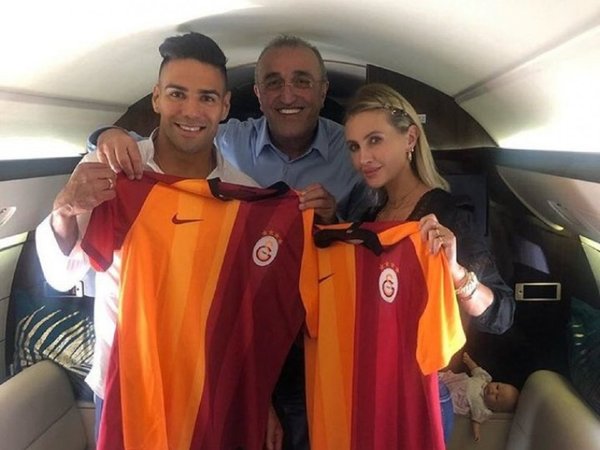 Falcao negocia en Estambul su fichaje con el Galatasaray