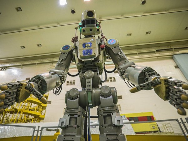 Robot ruso lanza un mensaje desde el espacio a favor de la educación