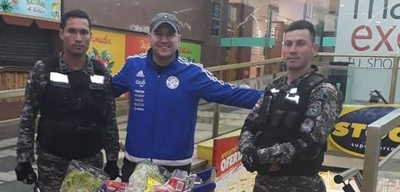 Como castigo tuvieron que cocinar para policías | Noticias Paraguay