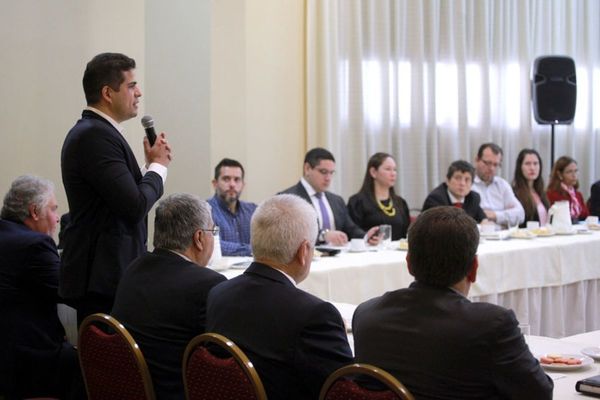 Refinanciamiento de deudas sirve como tema de reunión