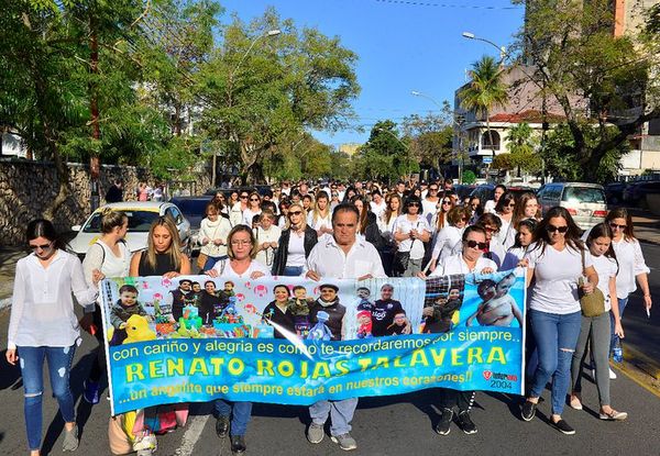 Marchan y piden justicia para Renato - Nacionales - ABC Color