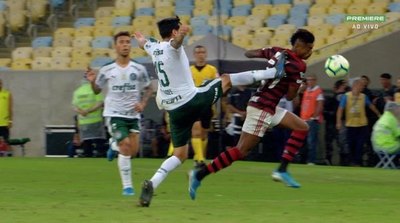 Gustavo Gómez fue expulsado en el Palmeiras