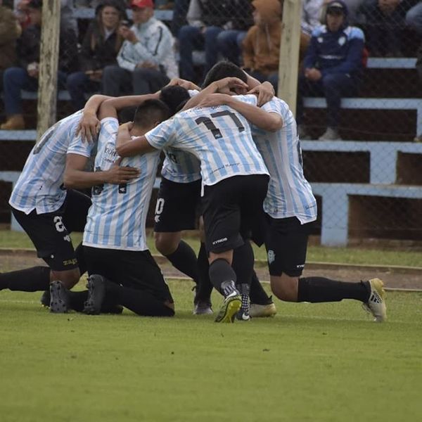 Guaireña da alcance al “12” - Fútbol - ABC Color