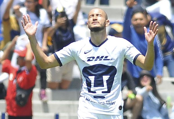 Carlos González anota en victoria de Pumas