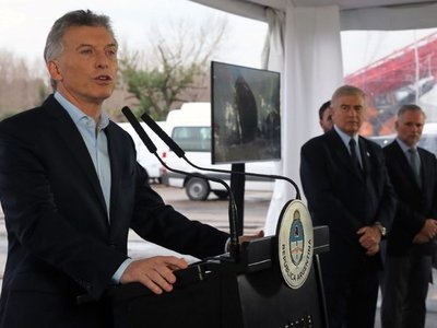 Argentina apela al control cambiario en un intento para frenar la crisis
