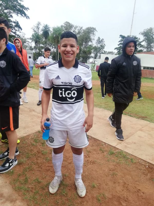 Olimpia, con puntaje perfecto en la Sub 15 - Fútbol - ABC Color