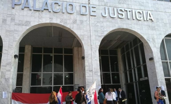 HOY / Funcionarios judiciales piden aumento de G. 162.000 millones