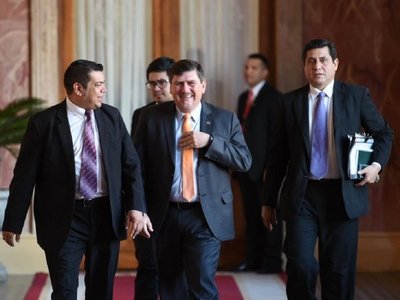 Llano presenta a Mario Abdo los temas para la cumbre de poderes