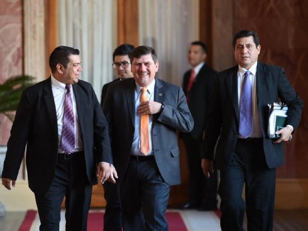 Llano presenta a Mario Abdo los temas para la cumbre de poderes