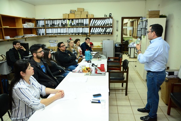 Capacitan a funcionarios para detectar billetes falsos