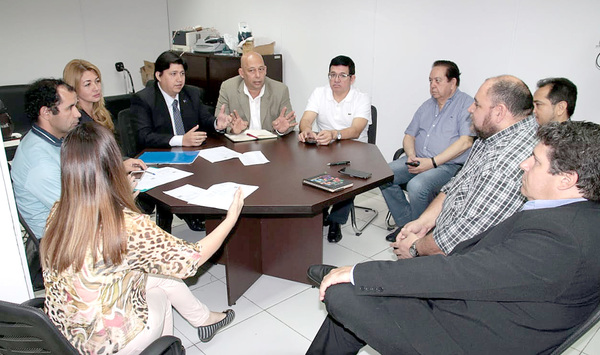 Técnicos del TSJE garantizan uso de las urnas electrónicas