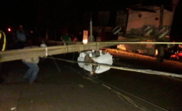 Motociclista deja sin luz a un barrio durante persecución