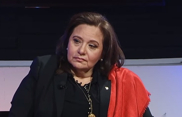 "¿De futsal o fútbol de campo?": La insólita defensa de ministra