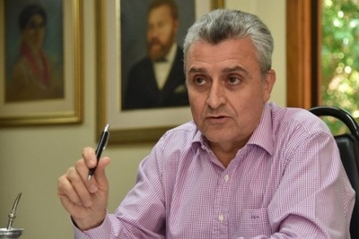 Ministro responsabiliza a dirigentes deportivos por la violencia entre barras
