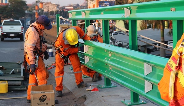 Se instalaron los primeros metros de nuevas barandas en viaducto de 4 Mojones » Ñanduti