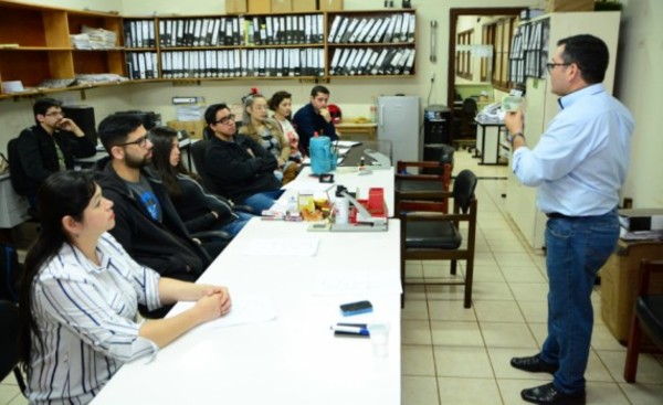 Capacitan a cajeros de la comuna sobre detección de billetes falsos