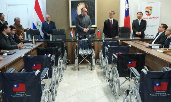 China- Taiwán donan sillas de ruedas y bastones para el Alto Paraná