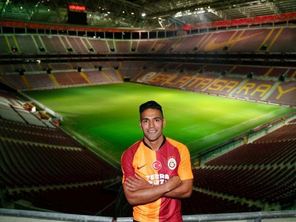 Falcao firma por tres temporadas por el Galatasaray