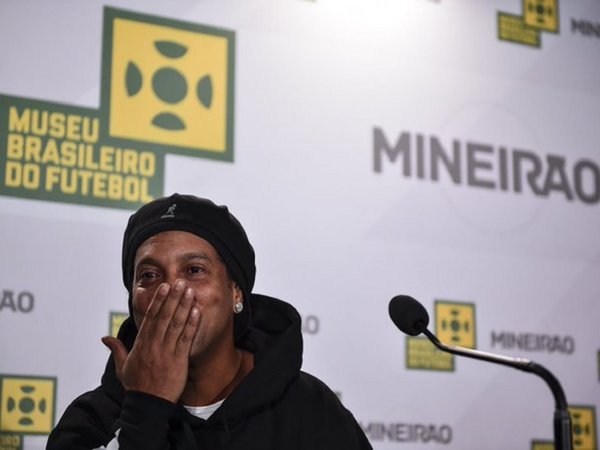 Corte niega devolución de pasaporte a Ronaldinho