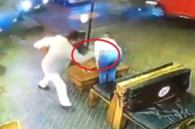 Mujer busca a quien le palmoteó la cola