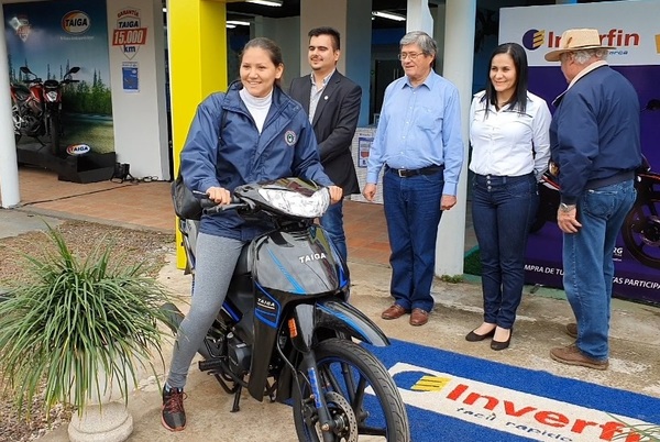 Tercera motocicleta entregada en la Expo Norte