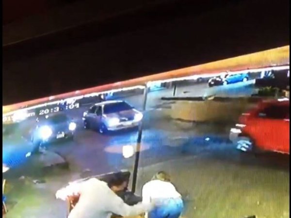 Mujer pide ayuda para identificar a depravado que le tocó la nalga