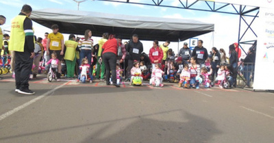 Carrera de triciclos con más de ¡600 peques!