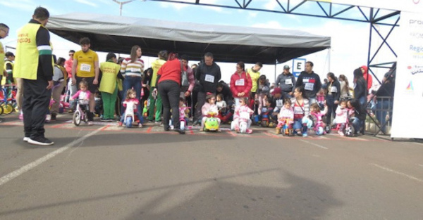 Carrera de triciclos con más de ¡600 peques!