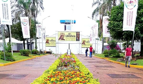 Libroferia de Encarnación se abre a todas las voces