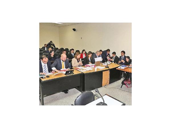 Jueza decide mañana si va a juicio oral el caso audios