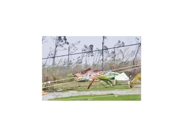 Dorian arrasa Bahamas, deja 5 muertos y apunta a EEUU
