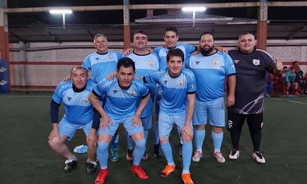 Uruguay sufre para ganar