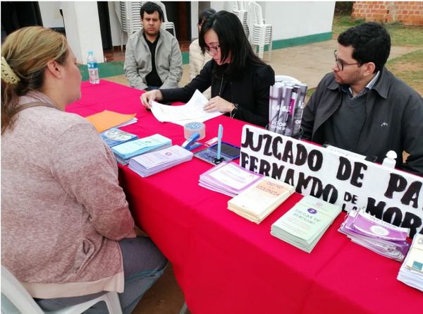 Fndo. de la Mora recibió a "La justicia llega a tu barrio"