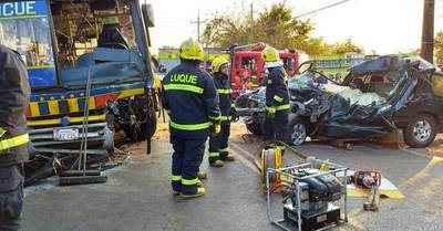 Choque frontal deja un muerto y un herido grave en Mora Cué •