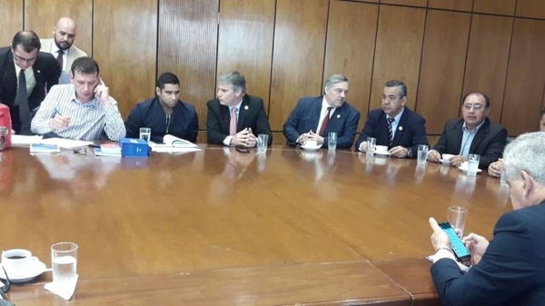 HOY / Policía  pide G. 1.000 millones más para cubrir salarios