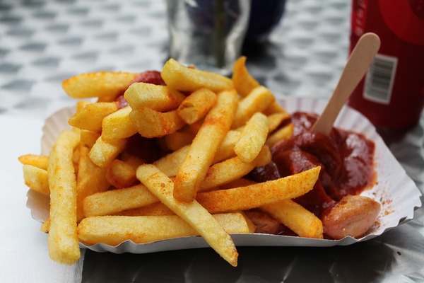 Joven británico queda ciego por comer solo papas fritas