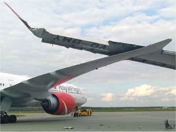 Dos aviones colisionan en un aeropuerto de Rusia