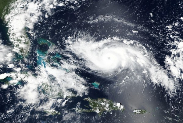 EE.UU. evacúa la costa a la espera de Dorian, que deja cinco muertos en las Bahamas - ADN Paraguayo