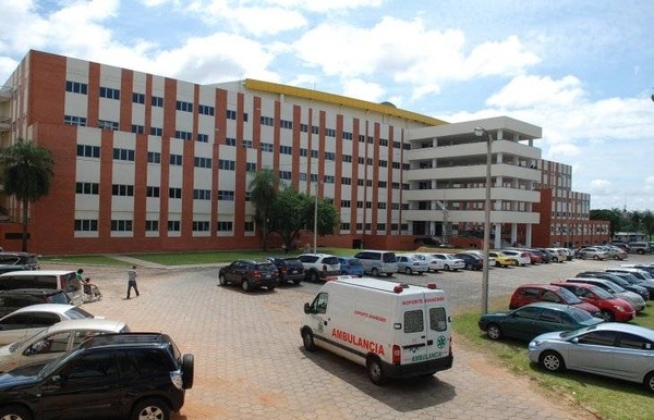 HOY / Recorte de 13.000 millones en remedios e insumos para suba salarial: Clínicas va al colapso