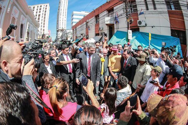 Campesinos escrachan al Presidente y al titular del Indert - Nacionales - ABC Color