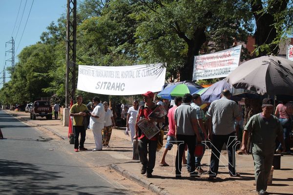 Ante segundo intento de recorte, anuncian huelga en Clínicas