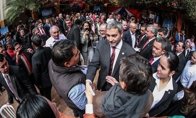 Escrachan a Abdo Benítez durante acto oficial