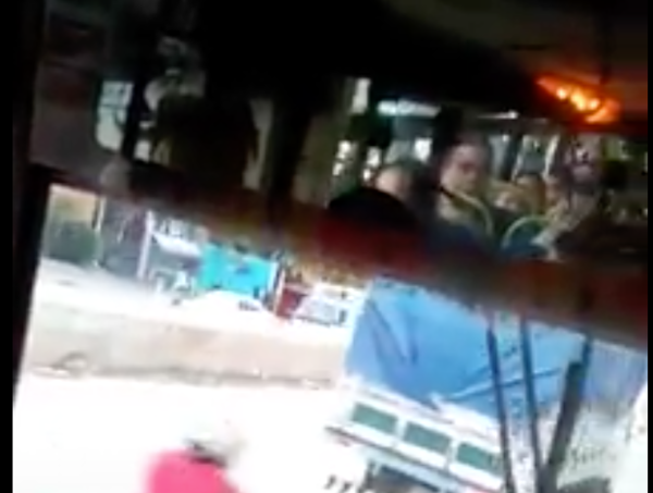 HOY / Chofer y pasajero pelean por música alta en bus y desde Colombia artistas reaccionan
