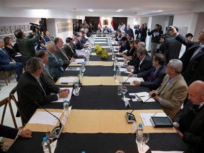 Comisión de 27 expertos asesora a Paraguay en el acuerdo de Itaipú 
