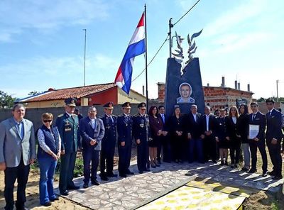 Inauguran monumento en honor a comisario abatido en Capitán Bado - Nacionales - ABC Color