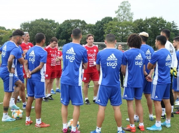 La Albirroja entrena en Tokio y se prepara para el primer amistoso ante Japón - ADN Paraguayo