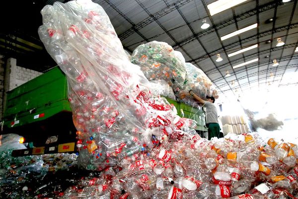 Cerca de 100.000 paraguayos viven del reciclaje